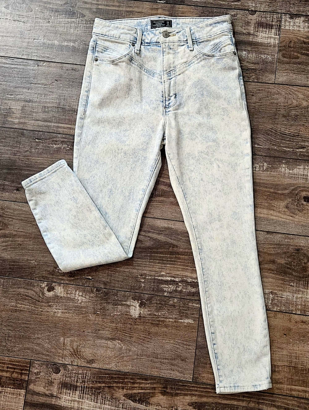 ABERCROMBIE Vintage-esque Simone High Rise Ankle Jeans White Acid Wash Size 2S
